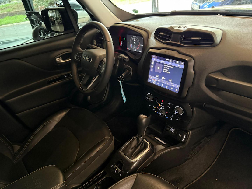 Foto do veículo JEEP RENEGADE  LGTD T270 2023 45.303 KM 102.000,00