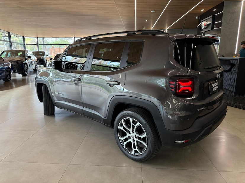 Foto do veículo JEEP RENEGADE  LGTD T270 2023 45.303 KM 102.000,00