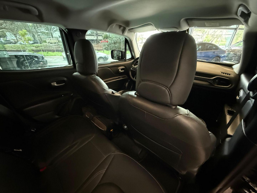 Foto do veículo JEEP RENEGADE  LGTD T270 2023 45.303 KM 102.000,00