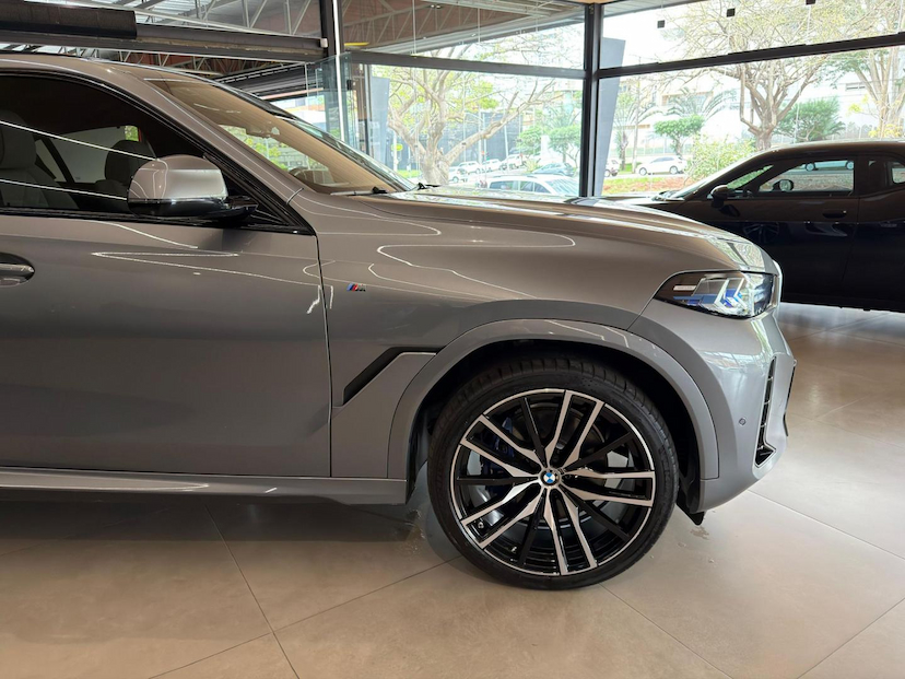 Foto do veículo BMW X6  XDRIVE40I MSP 2024 26.500 KM 540.000,00