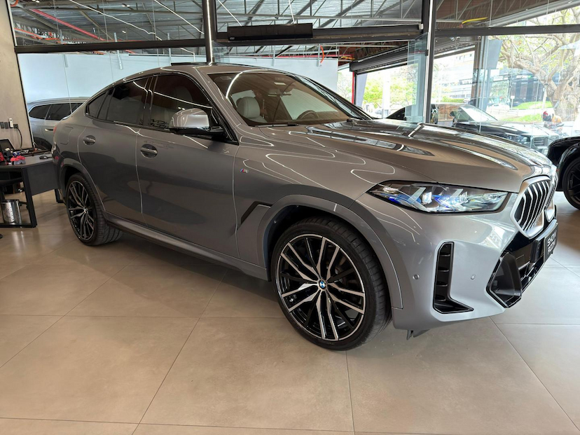 Foto do veículo BMW X6  XDRIVE40I MSP 2024 26.500 KM 540.000,00