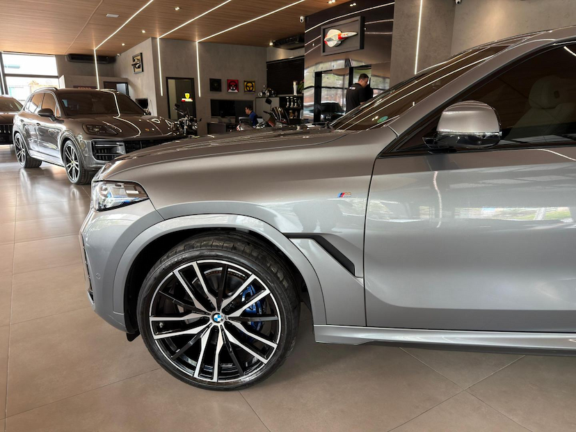 Foto do veículo BMW X6  XDRIVE40I MSP 2024 26.500 KM 540.000,00