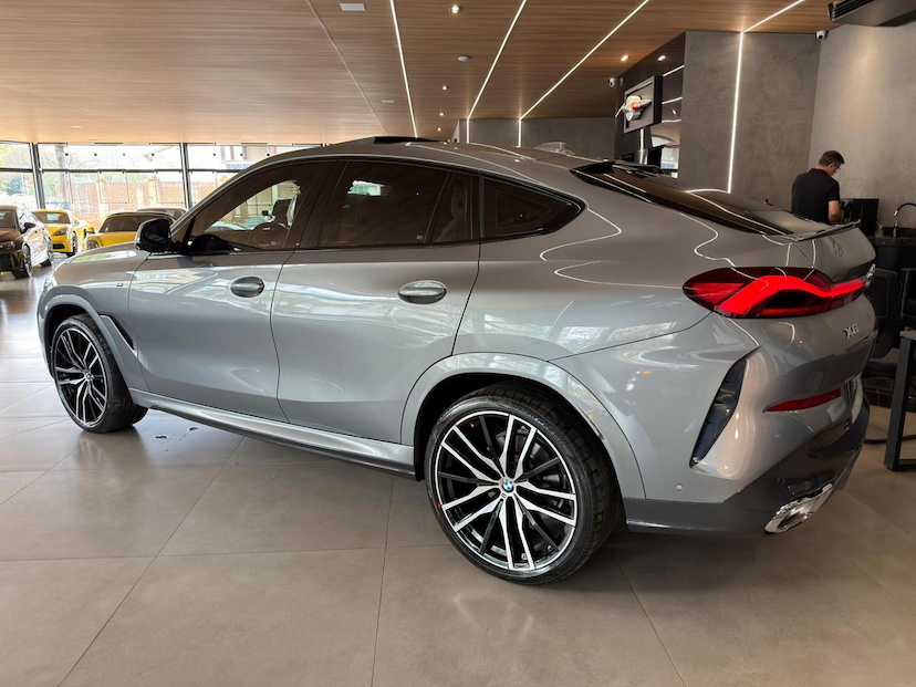 Foto do veículo BMW X6  XDRIVE40I MSP 2024 26.500 KM 540.000,00