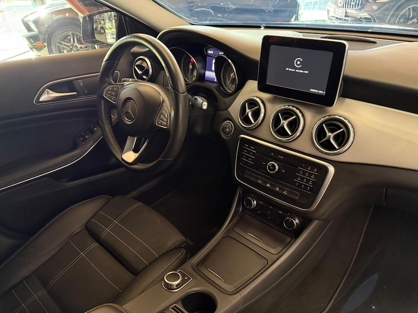 Foto do veículo MERCEDES-BENZ GLA 200 GLA200FF 2017 52.377 KM 110.000,00