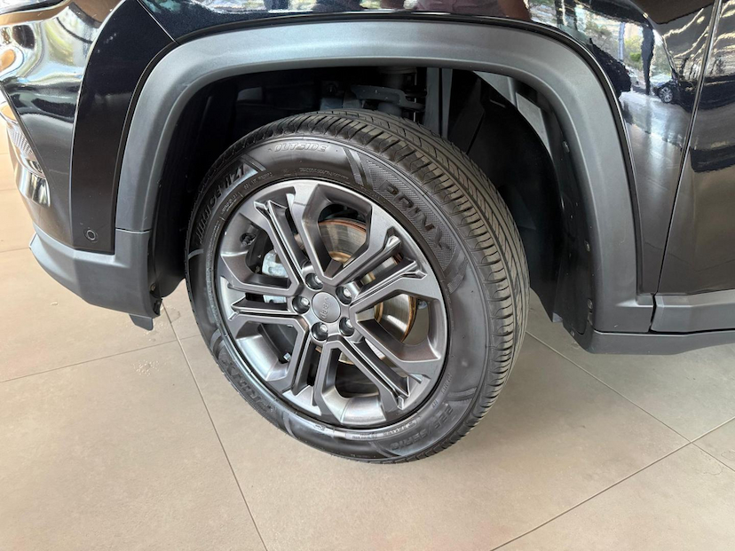 Foto do veículo JEEP COMPASS  LONG TF 2022 62.800 KM 135.000,00