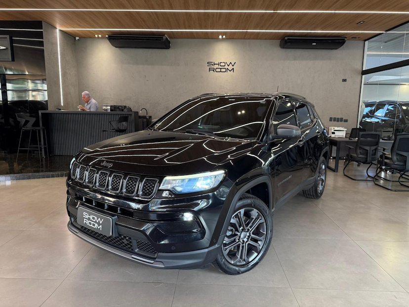 Foto do veículo JEEP COMPASS  LONG TF 2022 62.800 KM 135.000,00