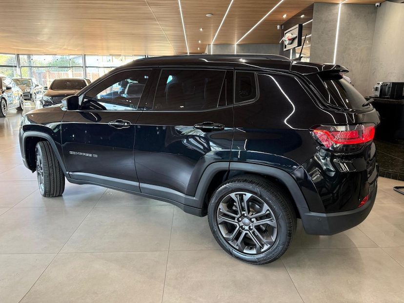Foto do veículo JEEP COMPASS  LONG TF 2022 62.800 KM 135.000,00