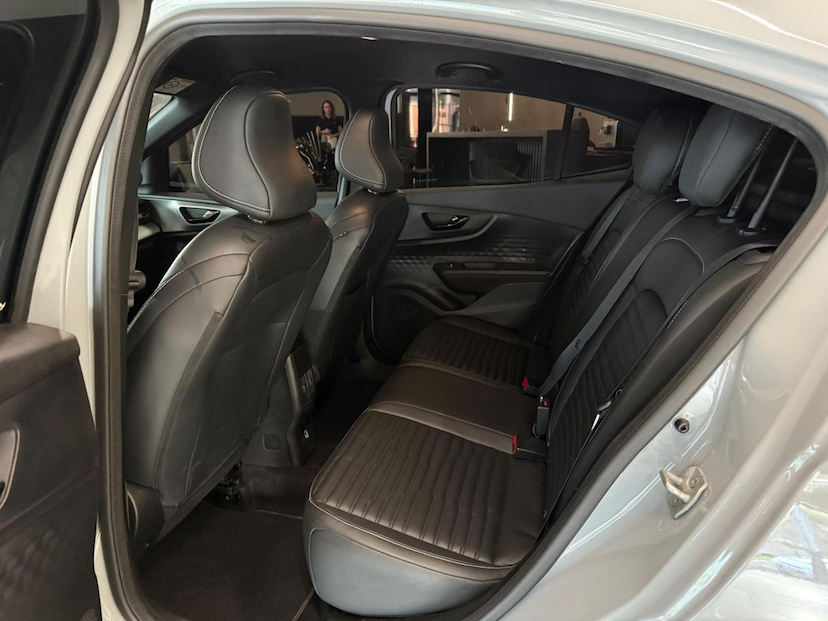 Foto do veículo FIAT FASTBACK  TURBO 270 2023 15.000 KM 122.000,00