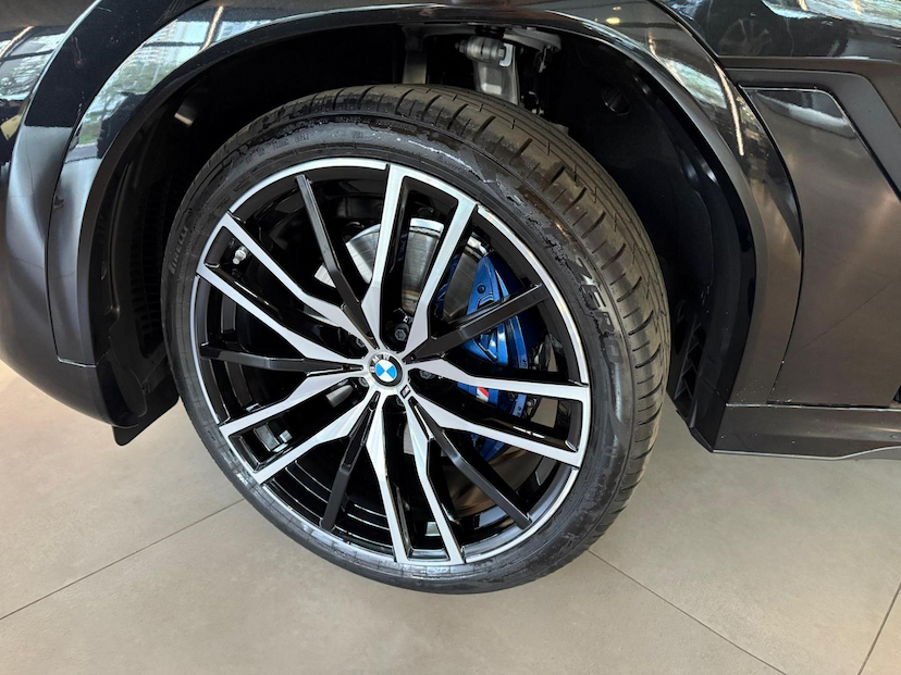 Foto do veículo BMW X6  XDRIVE40I MSP 2025 4.360 KM 729.000,00