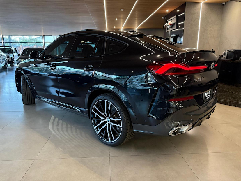 Foto do veículo BMW X6  XDRIVE40I MSP 2025 4.360 KM 729.000,00