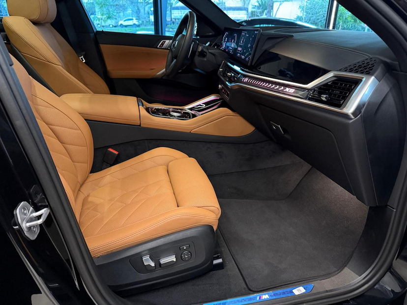 Foto do veículo BMW X6  XDRIVE40I MSP 2025 4.360 KM 729.000,00