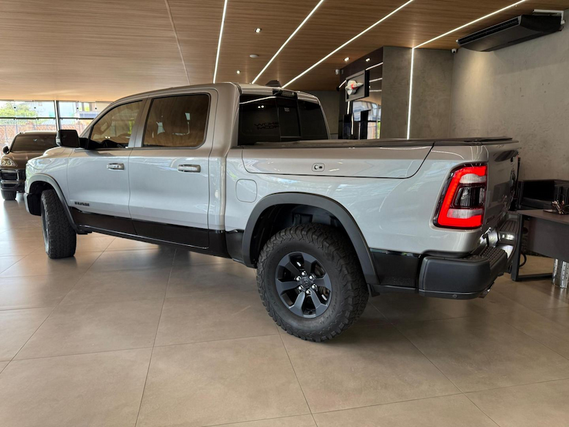 Foto do veículo RAM 1500  REBEL HEMI 2022 95.300 KM 299.000,00