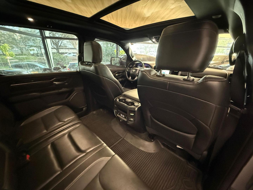 Foto do veículo RAM 1500  REBEL HEMI 2022 95.300 KM 299.000,00
