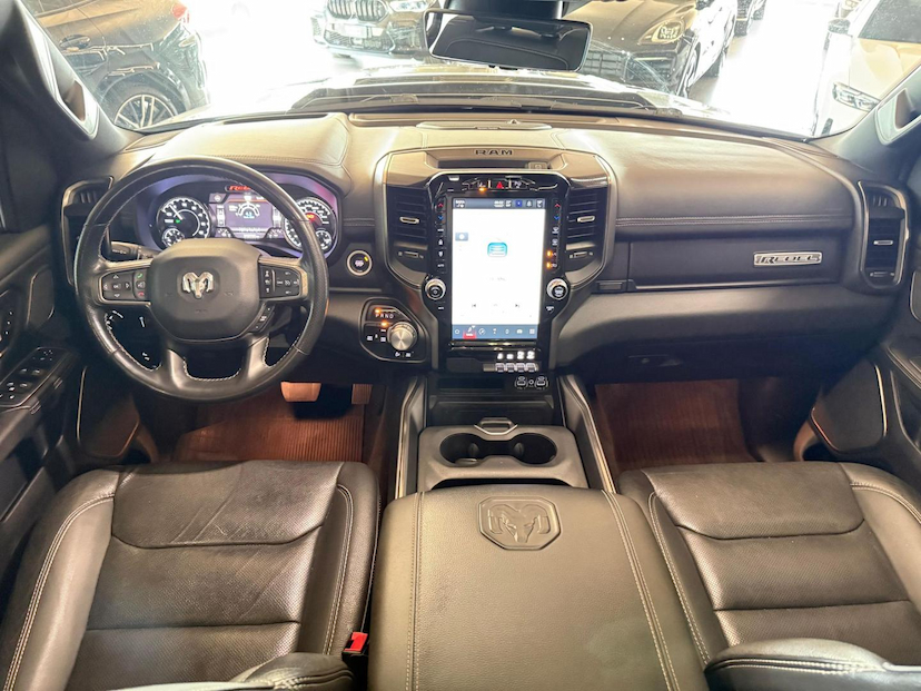 Foto do veículo RAM 1500  REBEL HEMI 2022 95.300 KM 299.000,00