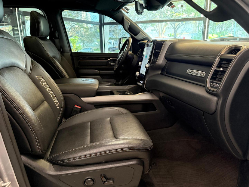 Foto do veículo RAM 1500  REBEL HEMI 2022 95.300 KM 299.000,00