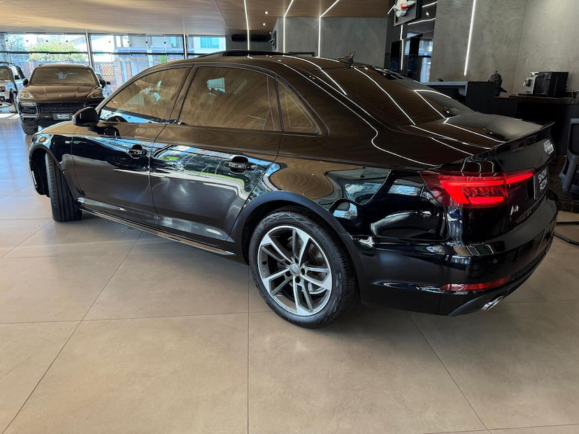 Foto do veículo AUDI A4  2.0TFSI 2018 77.393 KM 129.000,00
