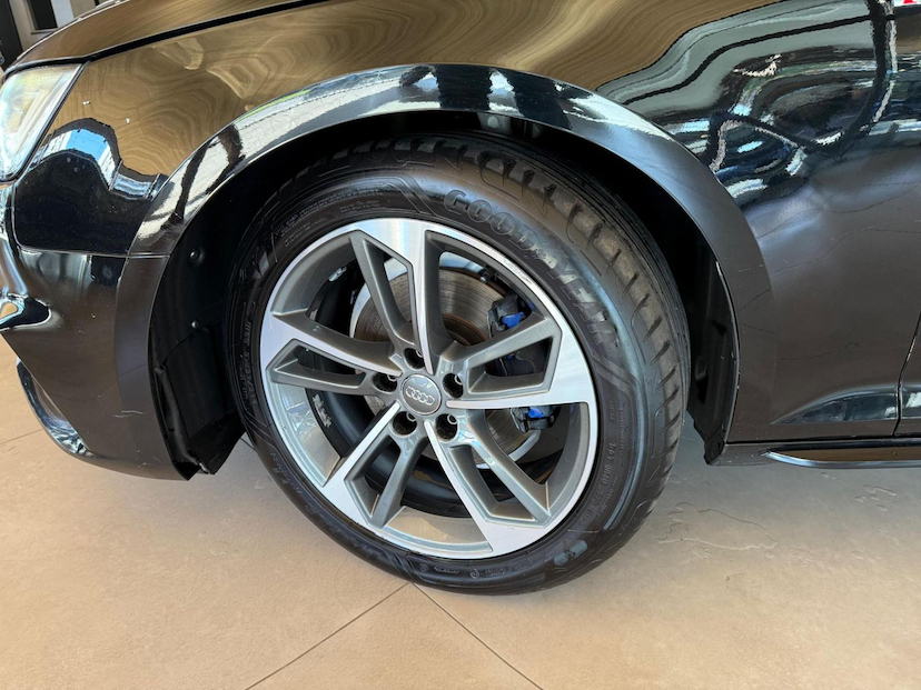 Foto do veículo AUDI A4  2.0TFSI 2018 77.393 KM 129.000,00
