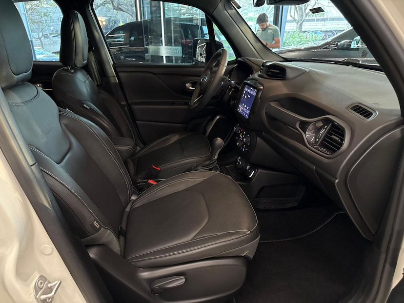 Foto do veículo JEEP RENEGADE  S T2704X4 2022 10.000 KM 115.000,00