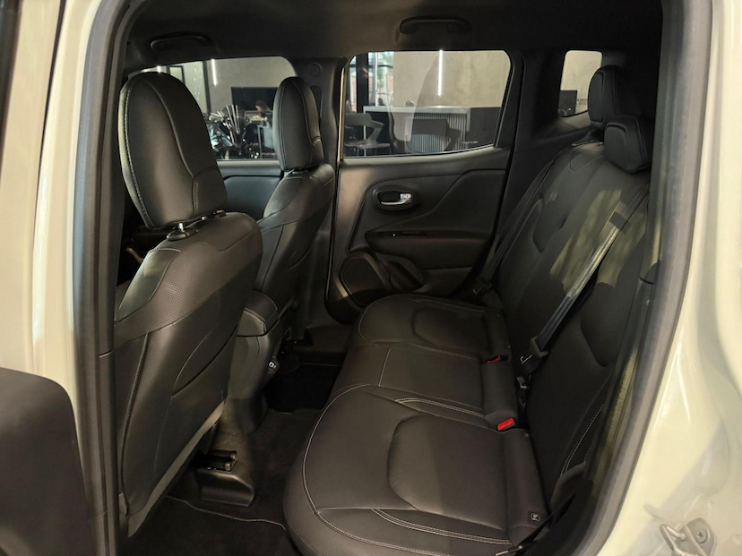 Foto do veículo JEEP RENEGADE  S T2704X4 2022 10.000 KM 115.000,00