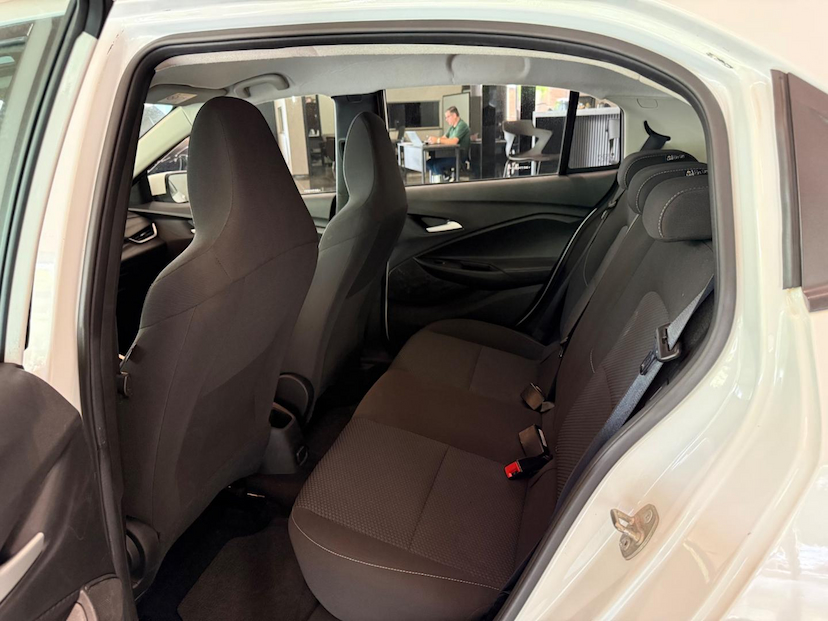 Foto do veículo CHEVROLET ONIX  10MT LT2 2024 50.000 KM 68.000,00