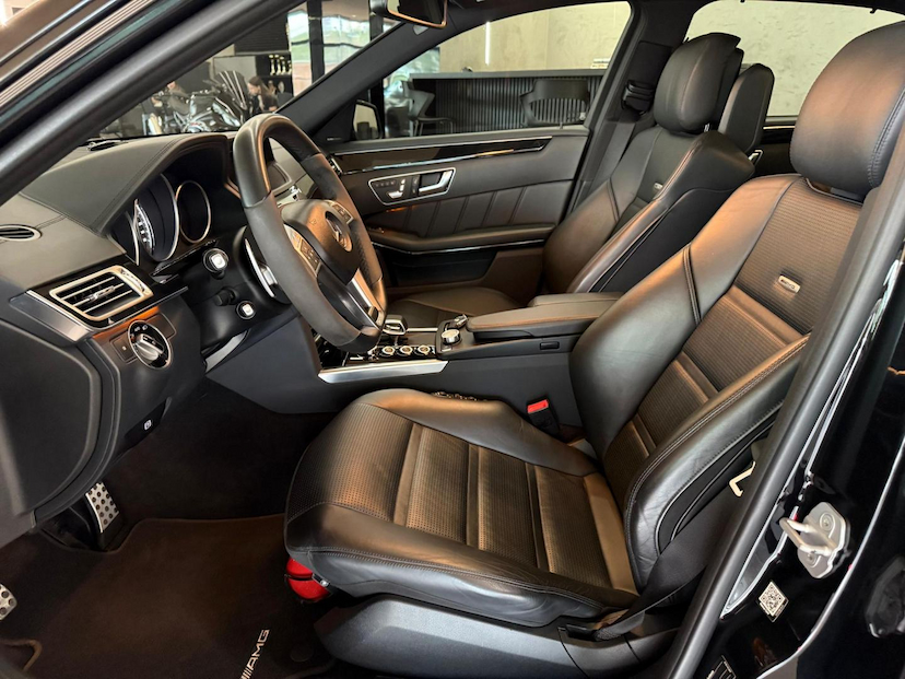 Foto do veículo MERCEDES-BENZ E 63 AMG  2014 56.428 KM 260.000,00