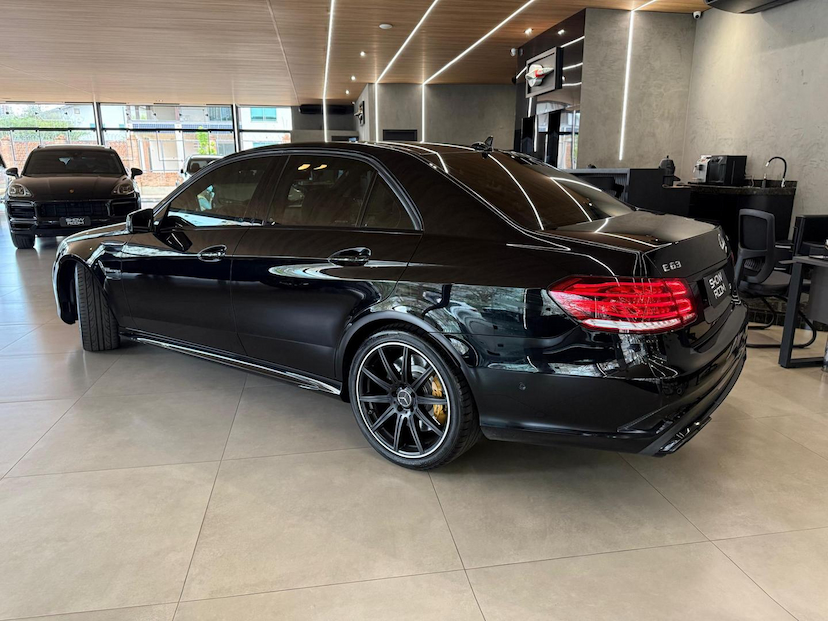 Foto do veículo MERCEDES-BENZ E 63 AMG  2014 56.428 KM 260.000,00