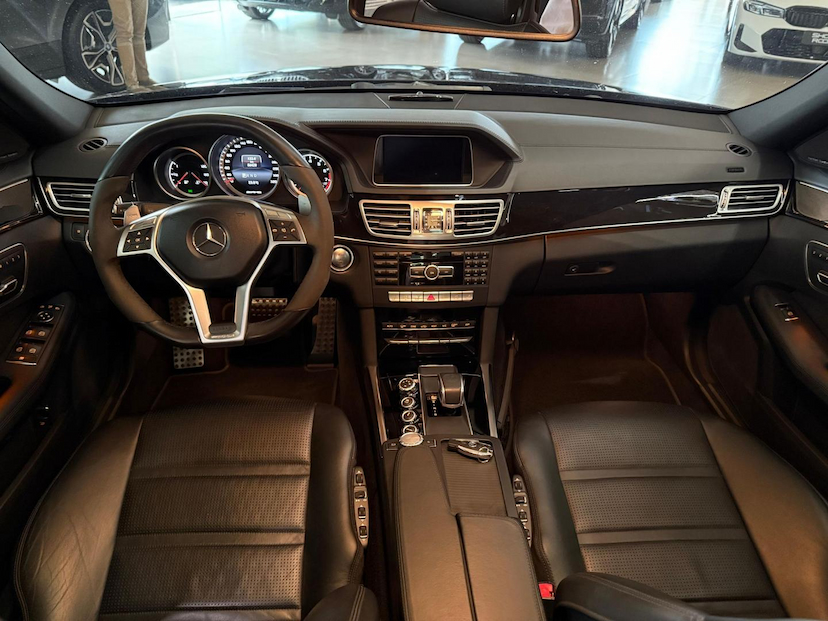 Foto do veículo MERCEDES-BENZ E 63 AMG  2014 56.428 KM 260.000,00