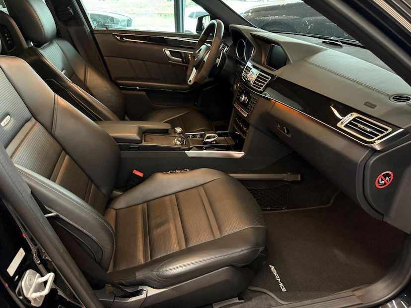 Foto do veículo MERCEDES-BENZ E 63 AMG  2014 56.428 KM 260.000,00