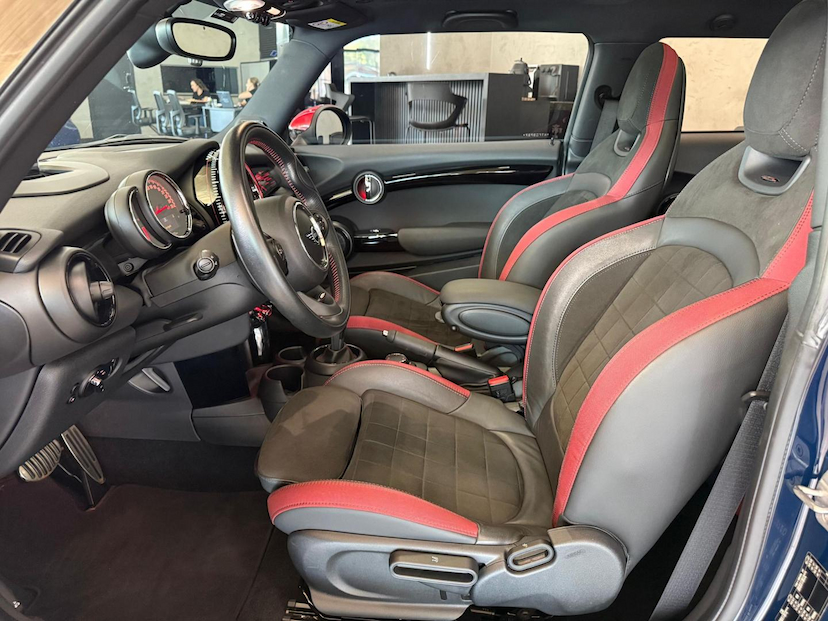 Foto do veículo MINI JOHN COOPER WORKS HATCH JCW 3P 2019 12.684 KM 169.000,00