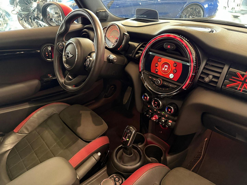 Foto do veículo MINI JOHN COOPER WORKS HATCH JCW 3P 2019 12.684 KM 169.000,00