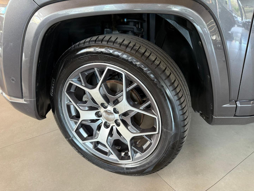 Foto do veículo JEEP COMMANDER  OVR TD380 2022 40.200 KM 180.000,00