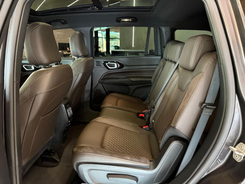 Foto do veículo JEEP COMMANDER  OVR TD380 2022 40.200 KM 180.000,00