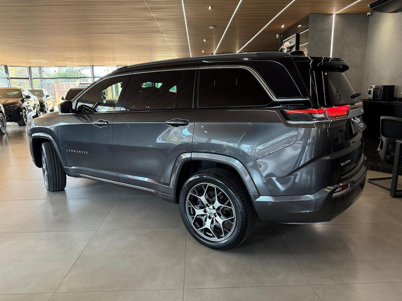 Foto do veículo JEEP COMMANDER  OVR TD380 2022 40.200 KM 180.000,00