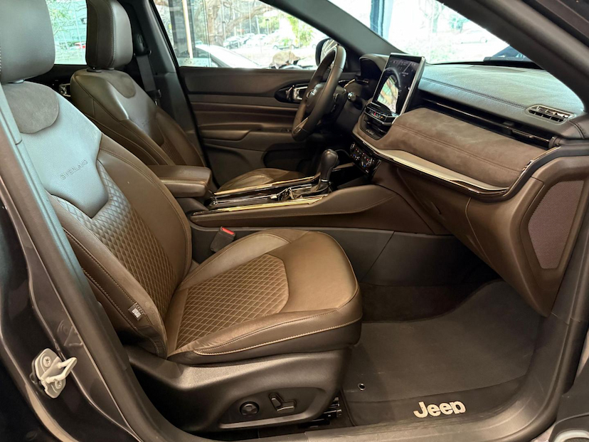 Foto do veículo JEEP COMMANDER  OVR TD380 2022 40.200 KM 180.000,00