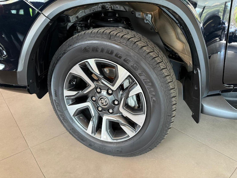 Foto do veículo TOYOTA HILUX  SWDMDA4MD 2024 29.795 KM 390.000,00