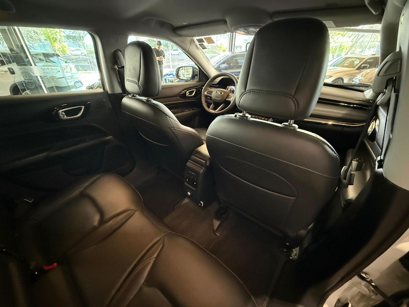 Foto do veículo JEEP COMPASS  LIMITED TF 2022 57.996 KM 0,00