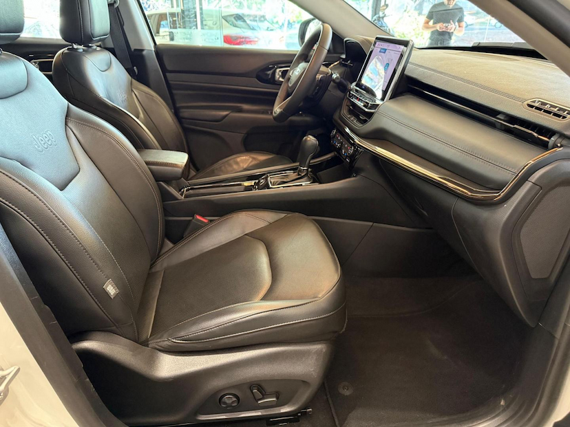 Foto do veículo JEEP COMPASS  LIMITED TF 2022 57.996 KM 0,00