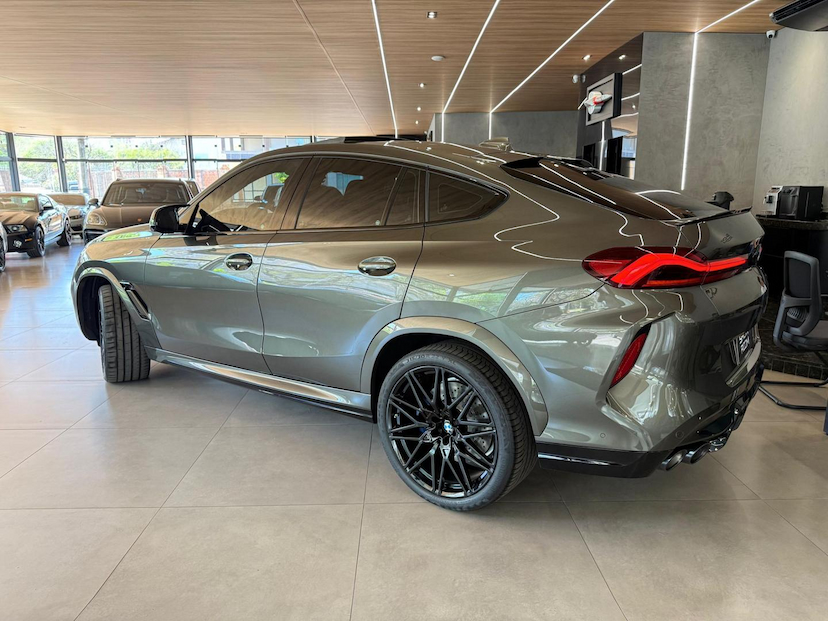 Foto do veículo BMW X6  M COMPETITION 2023 10.700 KM 820.000,00