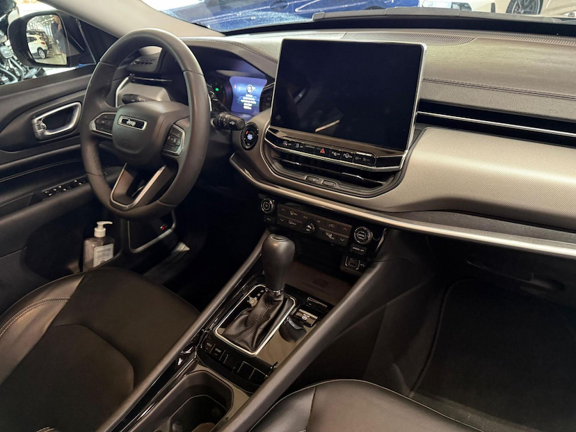 Foto do veículo JEEP COMPASS  LONG TF 2024 44.300 KM 140.000,00