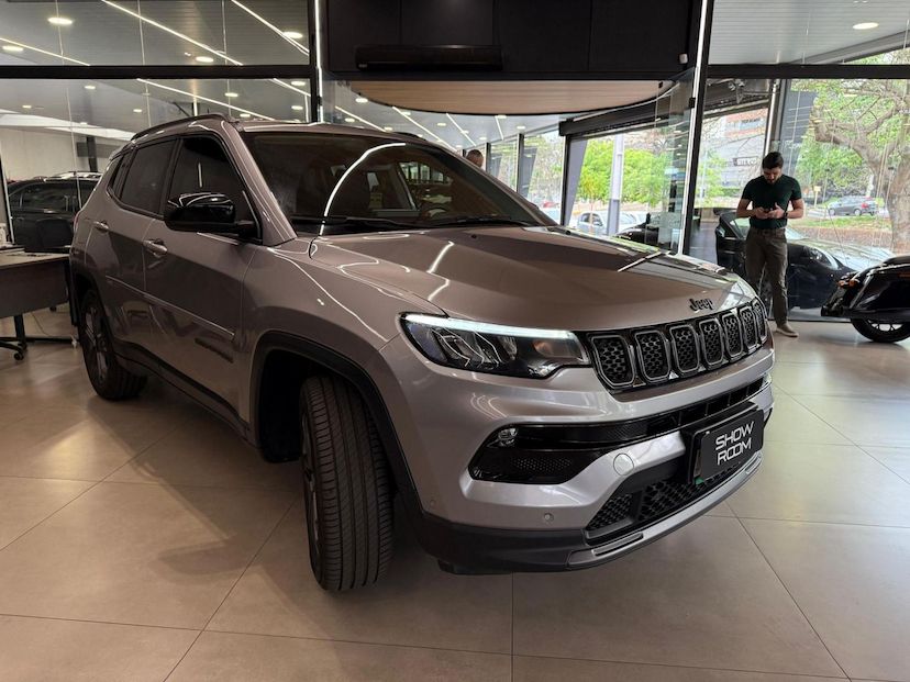 Foto do veículo JEEP COMPASS  LONG TF 2024 44.300 KM 140.000,00