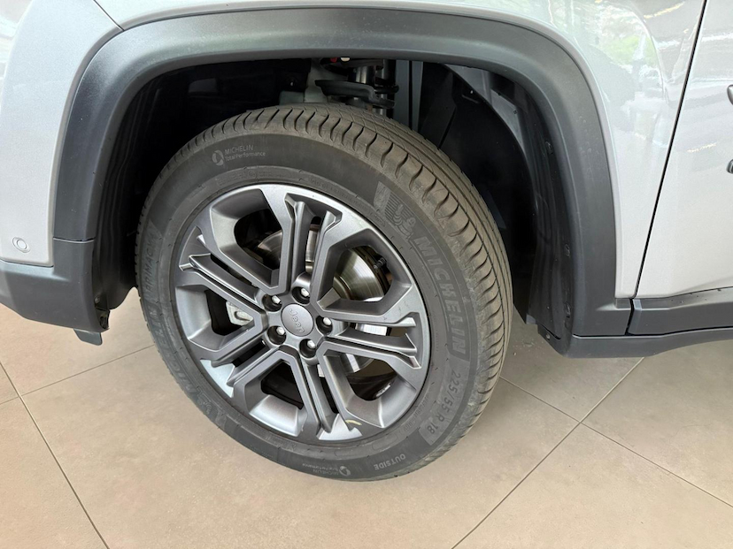 Foto do veículo JEEP COMPASS  LONG TF 2024 44.300 KM 140.000,00