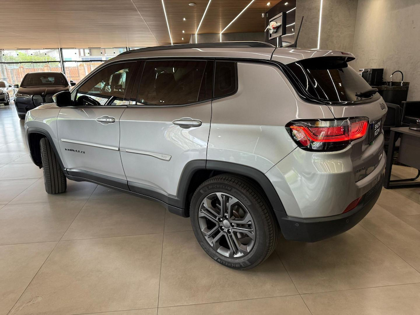 Foto do veículo JEEP COMPASS  LONG TF 2024 44.300 KM 140.000,00