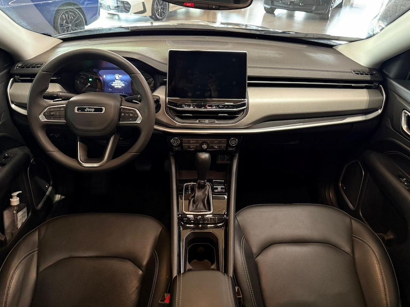 Foto do veículo JEEP COMPASS  LONG TF 2024 44.300 KM 140.000,00