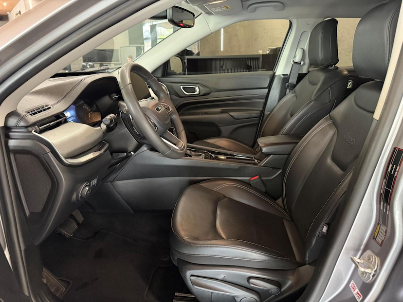 Foto do veículo JEEP COMPASS  LONG TF 2024 44.300 KM 140.000,00