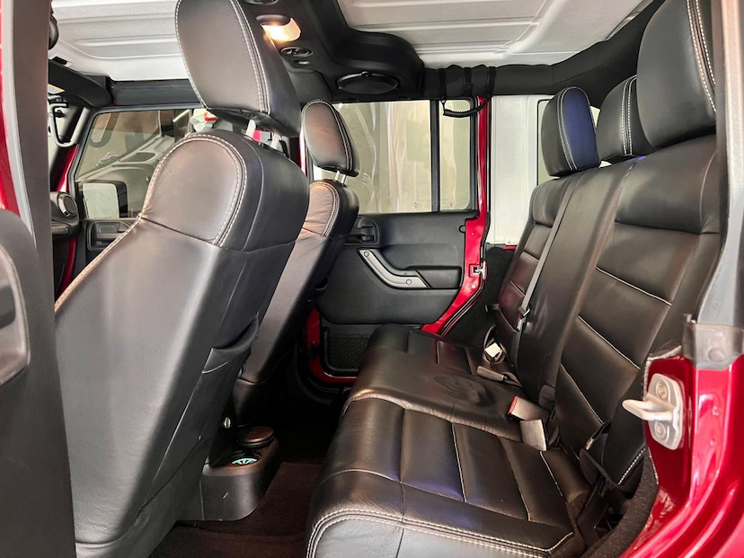 Foto do veículo JEEP WRANGLER  ULT 3.6L 2012 50.396 KM 240.000,00