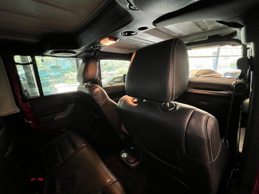 Foto do veículo JEEP WRANGLER  ULT 3.6L 2012 50.396 KM 240.000,00