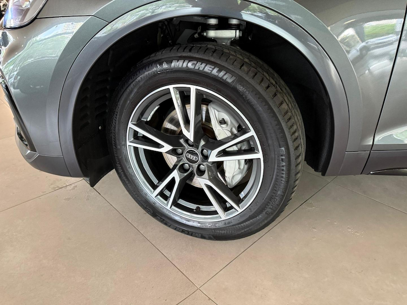 Foto do veículo AUDI Q5  SB P-HIBRIDO 2023 22.500 KM 300.000,00