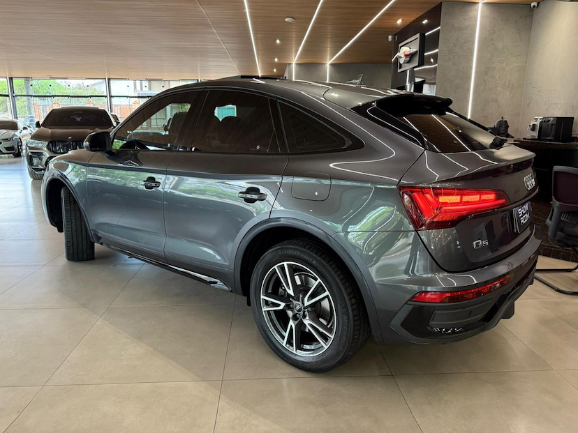 Foto do veículo AUDI Q5  SB P-HIBRIDO 2023 22.500 KM 300.000,00