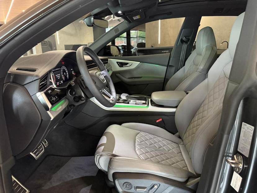 Foto do veículo AUDI Q8  SB HIBRIDO 2025 12.087 KM 630.000,00