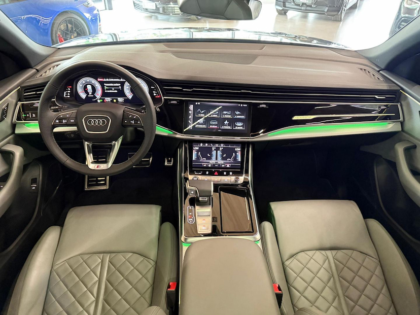 Foto do veículo AUDI Q8  SB HIBRIDO 2025 12.087 KM 630.000,00